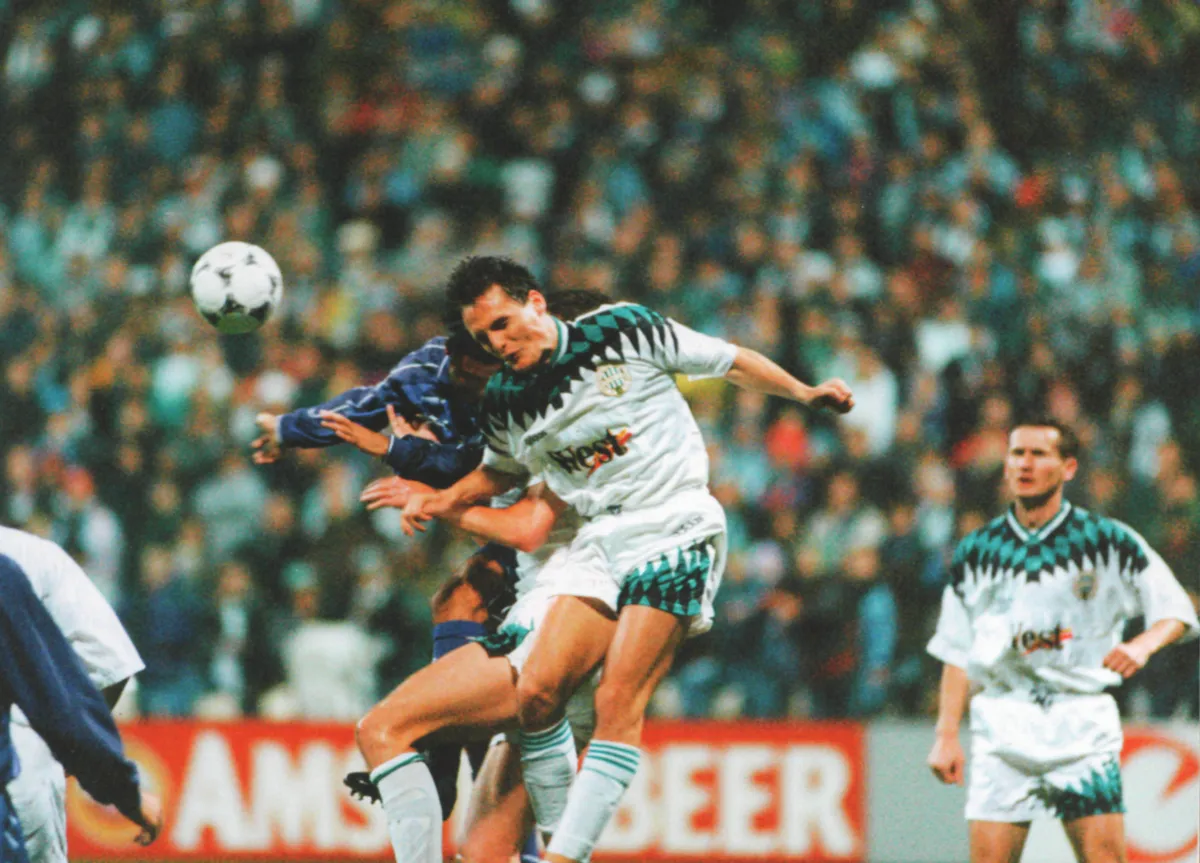 Telek András (fehérben) a Fradi kulcsembereként részese volt az 1995-ös BL-menetelésnek