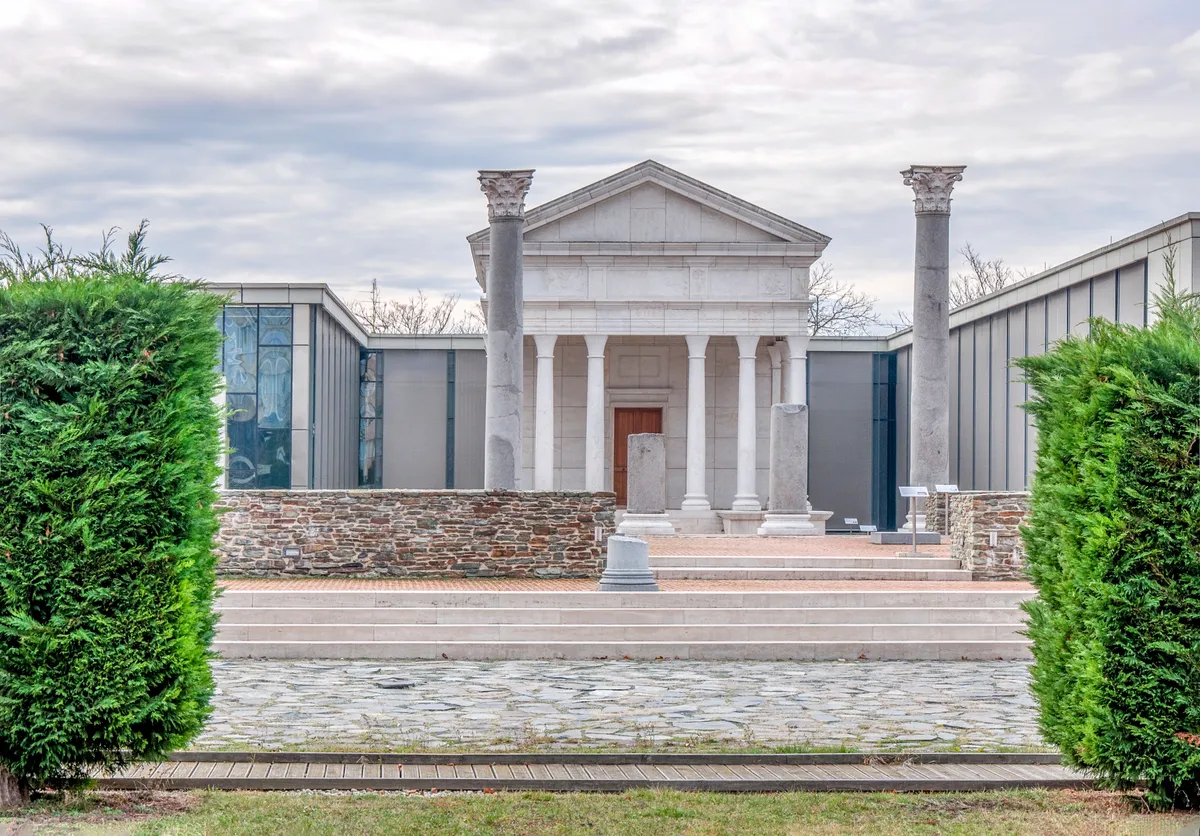 A szombathelyi Iseum Savariense Múzeum bejárati homlokzata.