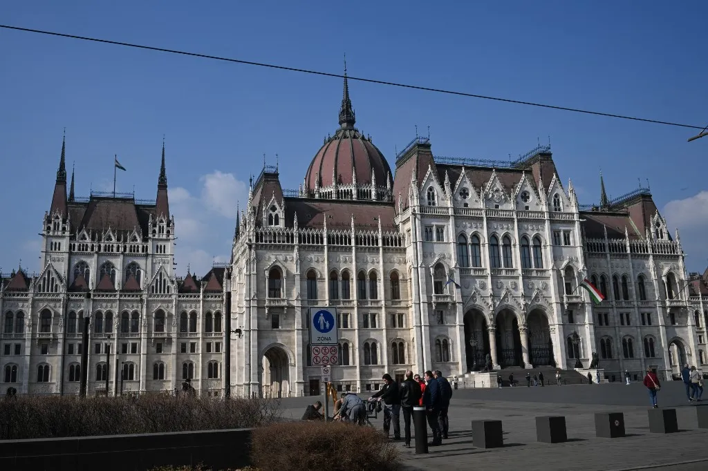 A héten ismertette a kormány az augusztus 20-i ünnepségsorozat programjait, amelyből kiderült: idén a tradíció és a kortárs ünneplés összeér a Kossuth téren. Deutsch Tamás Facebook-posztban reagált a Kossuth téri diszkóra Fotó: ARTUR WIDAK / NurPhoto