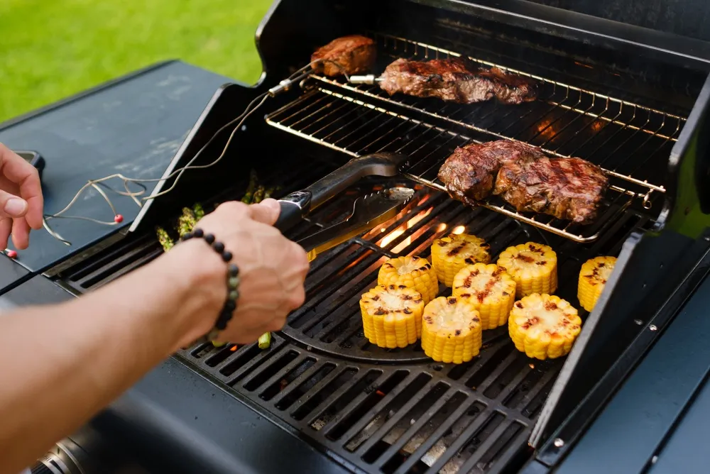 Kukorica és húsok grillezése