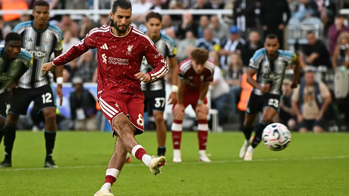 Szoboszlai Dominik egy 99. perces tizenegyessel mentette meg a Liverpoolt