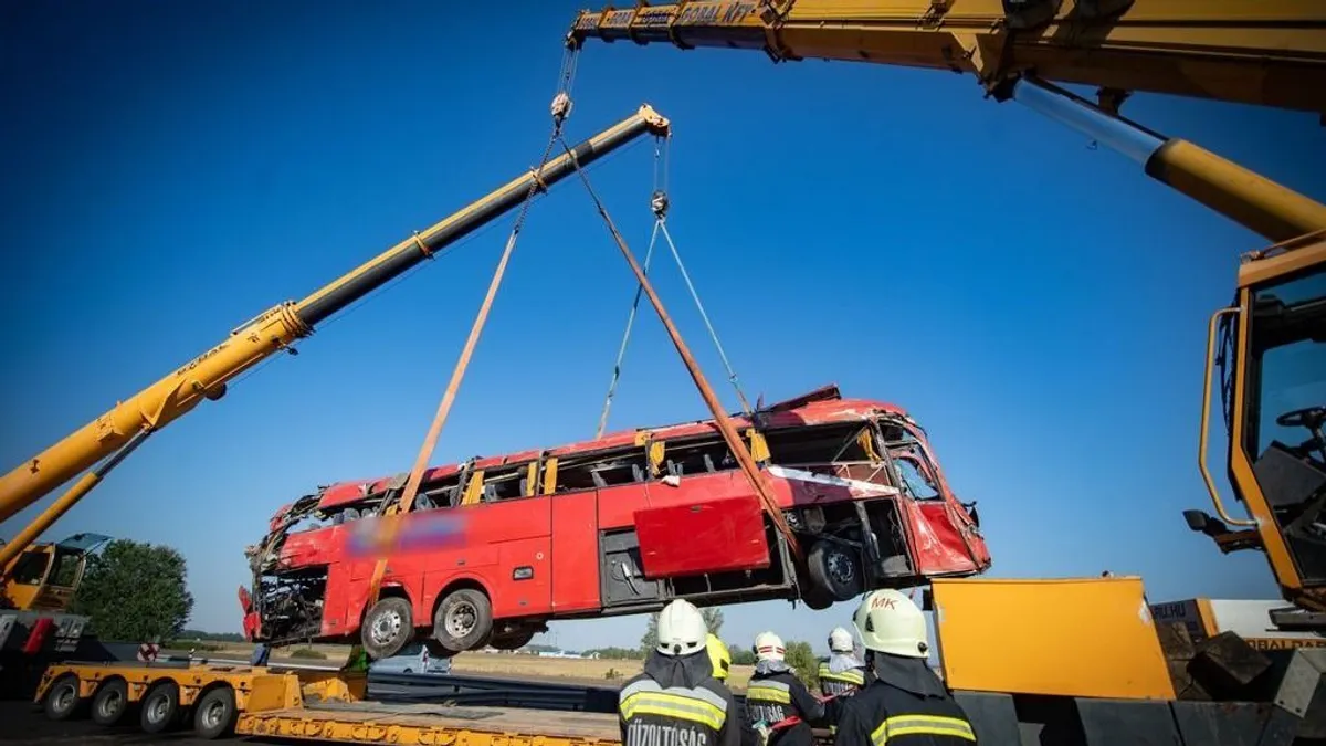 M3-as buszbaleset: új hírek érkeztek a Nyíregyházán ápolt sérültekről