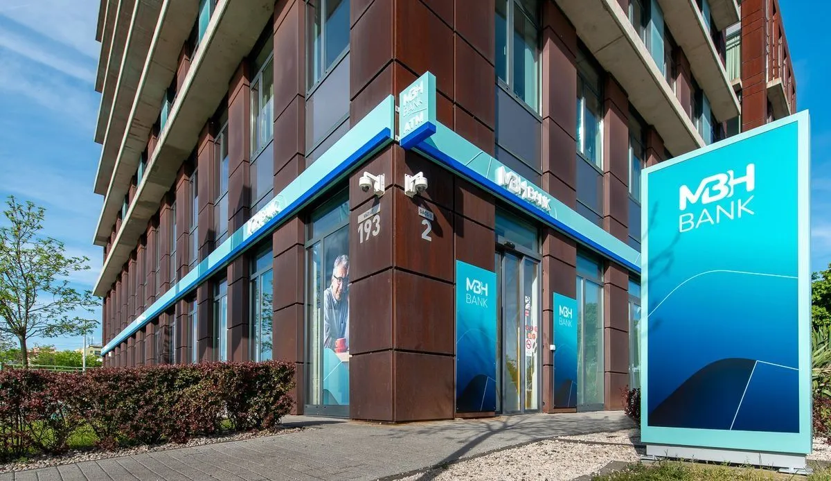 Magyar Péter felszólította az MBH Bank vezetőit