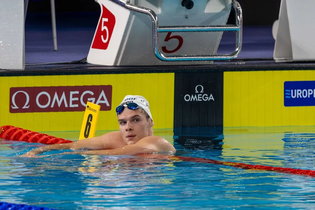 Hungarian swimmer Hubert KOS in the pool at the Olympic Aquatics Center as he finishes the 200-meter backstroke semifinal at the European Swimming Championships in Saint-Denis, Seine-Saint-Denis, France, on August 11, 2026. (Photo by Benjamin Vodant / Hans Lucas via AFP)