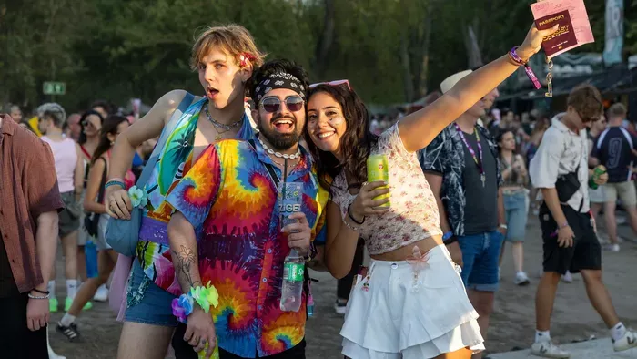 Alig takarták magukat: elképesztő szerelésekben buliztak a Sziget első napján - galéria