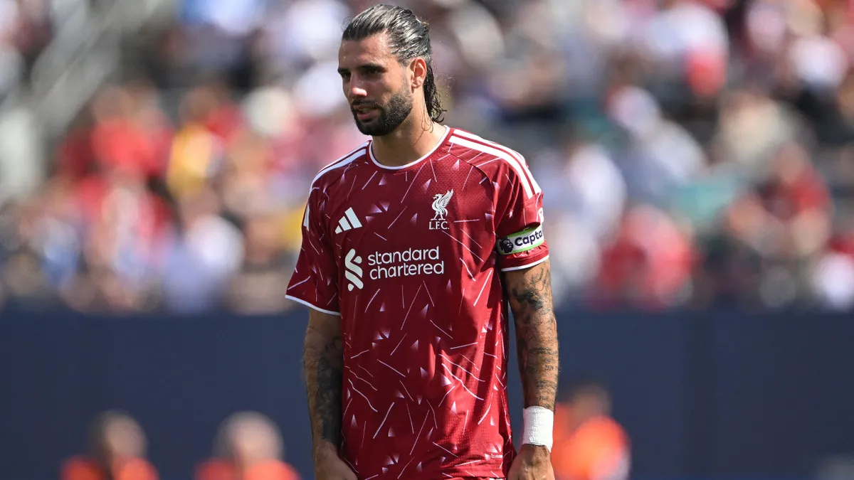 CHICAGO, ILLINOIS - AUGUST 02: Dominik Szoboszlai #8 of Liverpool FC looks on against Leeds United during a pre-season friendly at Soldier Field on August 02, 2026 in Chicago, Illinois. Daniel Bartel/Getty Images/AFP (Photo by Daniel Bartel / GETTY IMAGES NORTH AMERICA / Getty Images via AFP)