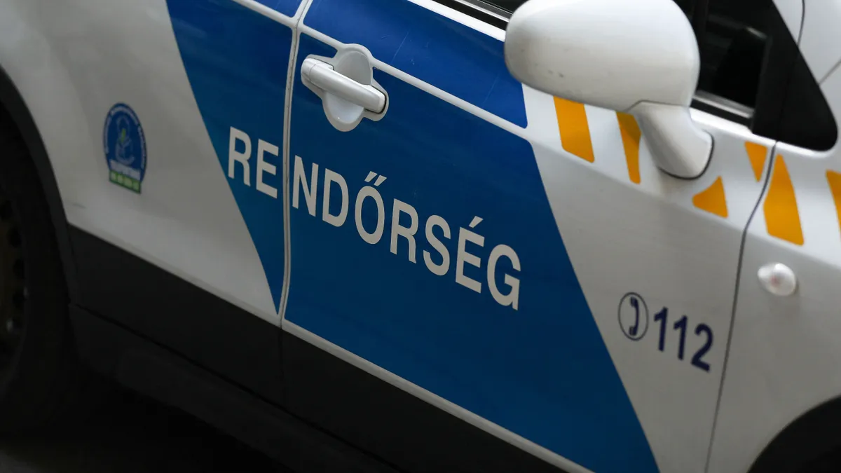 Lezárták az M6-os autópályát Szekszárdnál egy kigyulladt gépkocsi miatt