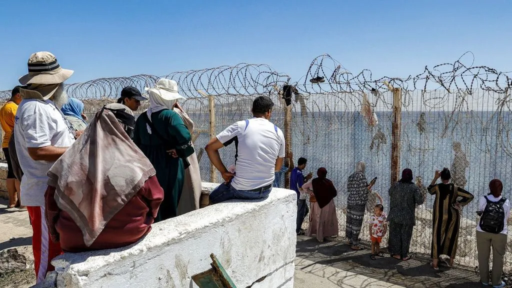 Migráció: új rekord született, 230 ember érkezett egyetlen csónakkal az Egyesült Királyságba