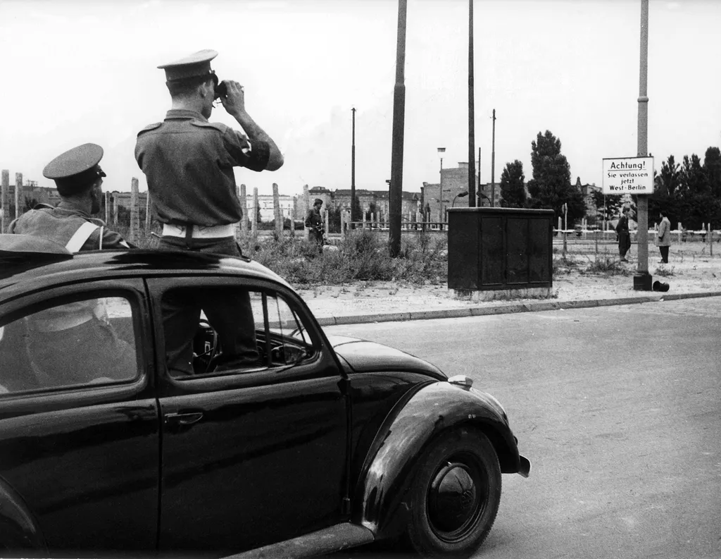 a berlini fal építése, berlinifalépítése