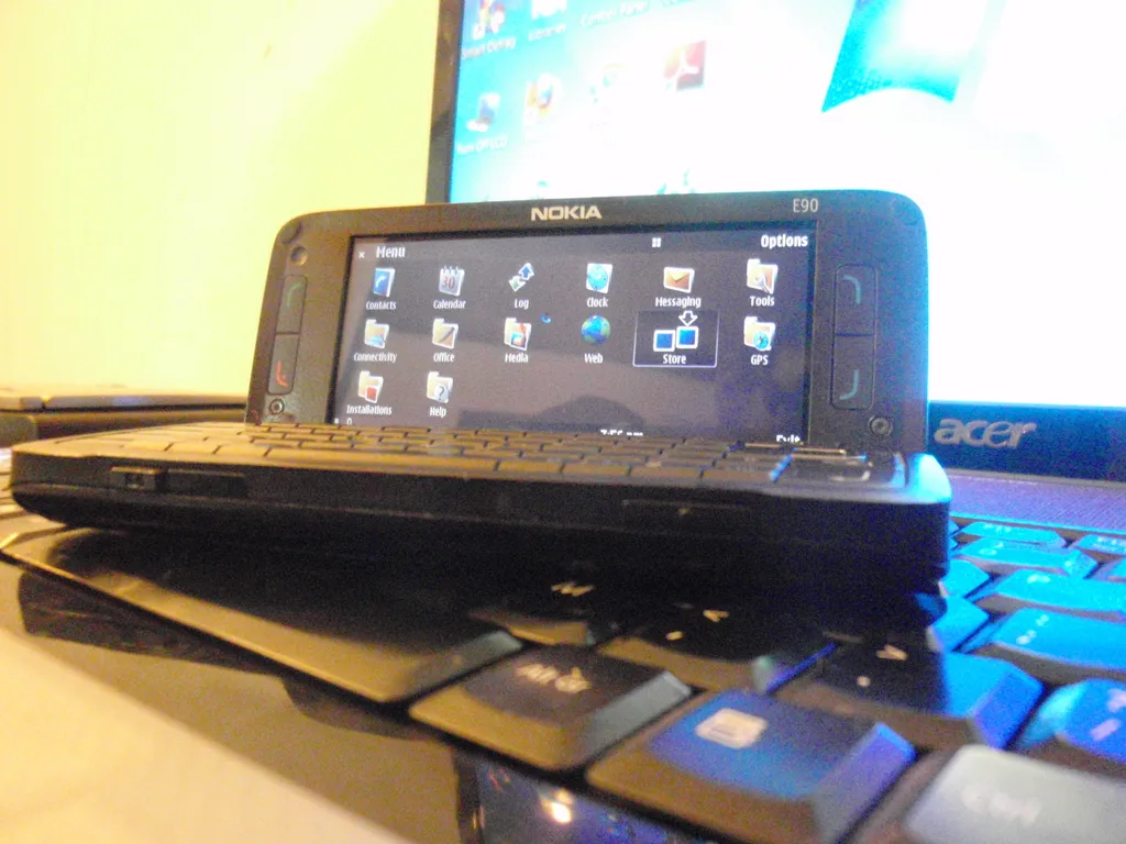 retróqwertytelefonok, Nokia E90