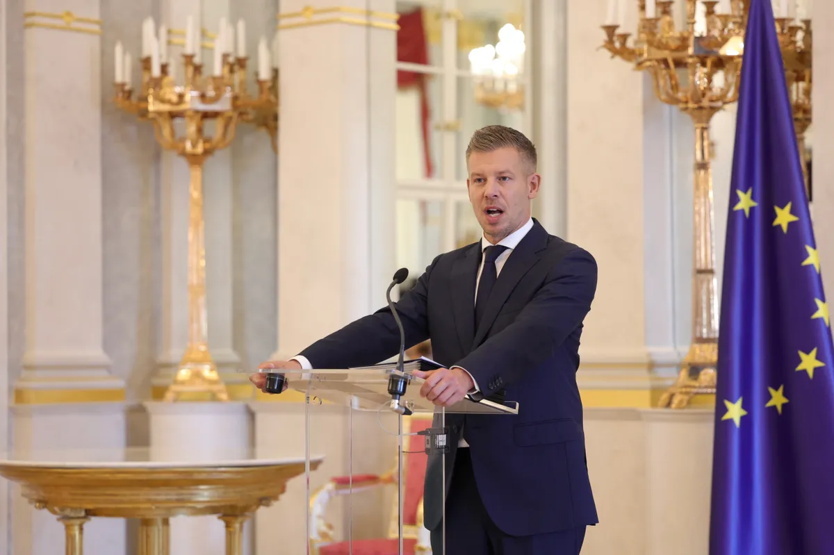 Magyar Péter az energiaválság miatt tartott hétfői beszéde elején a nemzeti összefogás fontosságát hangsúlyozta, majd ismét az Orbán-kormányokat vádolta mulasztással a kialakult helyzet miatt (Fotó: Mediaworks)
