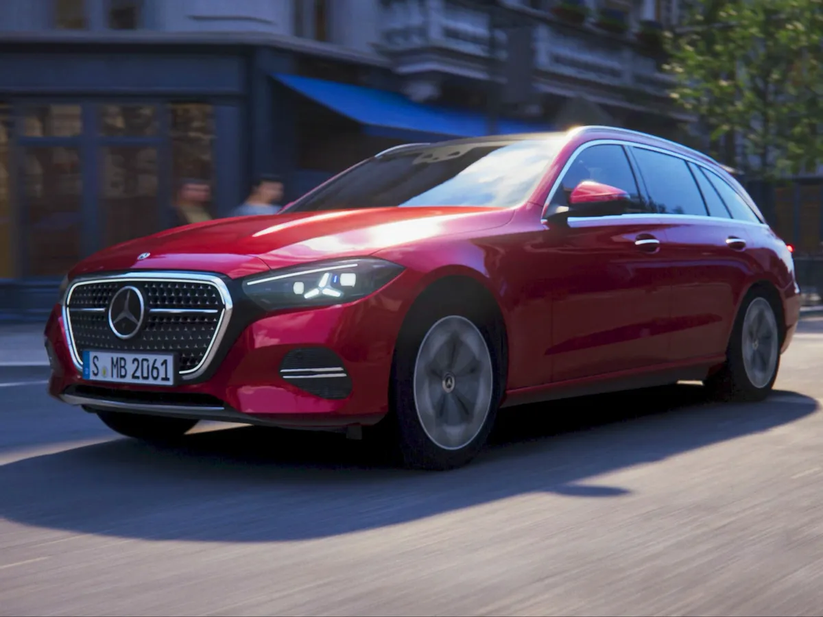 Új orral és több digitális szolgáltatással folytatja pályafutását a benzin- és dízelmotorokkal szerelt Mercedes-Benz C-osztály.