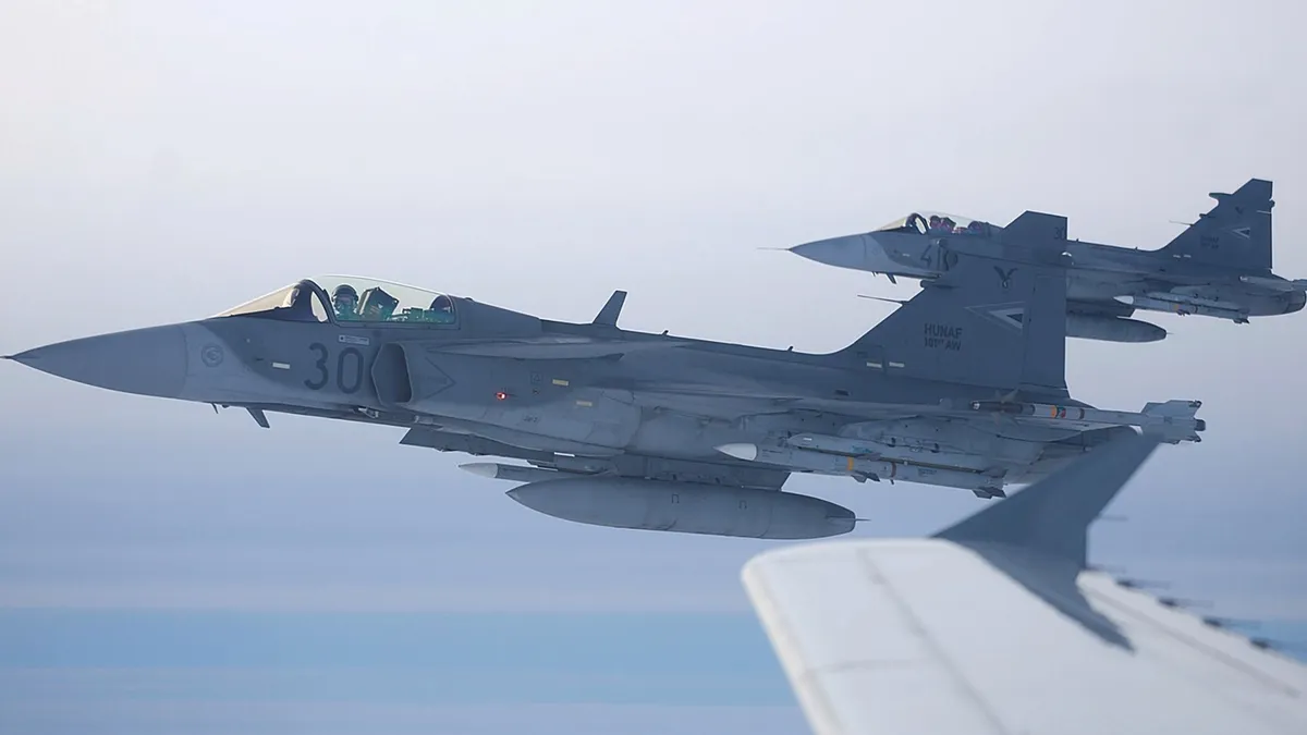 Svédország Gripeneket és hadihajókat küldhet Finnországba az orosz határhoz