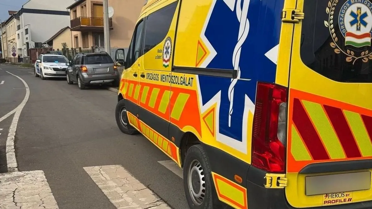 Tragédia Szegeden, kizuhant egy kisgyermek egy panelház tizedik emeletéről