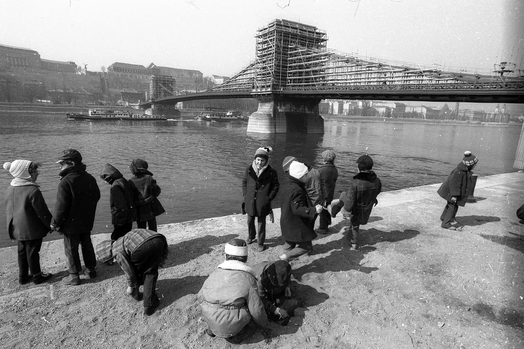 A híd Budapest egyik legikonikusabb látnivalója. 