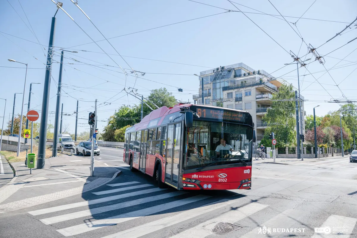 81-es trolibusz augusztus 31-től meghosszabbított útvonalon közlekedik A 81-es trolibusz a hét minden napján korszerű, alacsonypadlós és légkondicionált szóló trolibuszokkal közlekedik Fotó: BKK