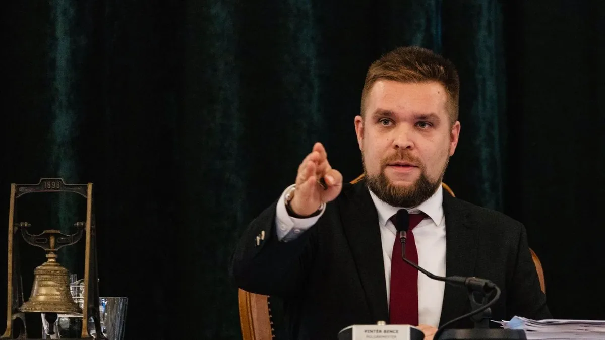 Feljelenti Hajtó Péter független önkormányzati képviselőt Pintér Bence. Győr polgármestere azt állítja, hogy a képviselő egy mesterséges intelligencia által létrehozott dokumentumért vett fel 13 millió forint közpénzt (Forrás: Facebook)