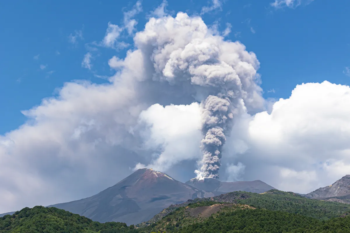 July 30, 2026, Catania, Rome, Italy: New eruption of Mount Etna with ash cloud from the 7-kilometer-high Voragine crater, Catania, July 30, 2026 (Credit Image: © Michele Cutuli/AGF via ZUMA Press)