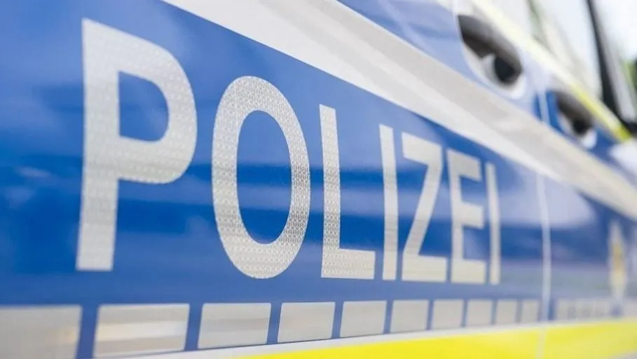 Tömegverekedés tört ki Dürenben két család között. Mintegy húsz ember csapott össze az utcán, nyolcan megsérültek, az esetről videó is készült.