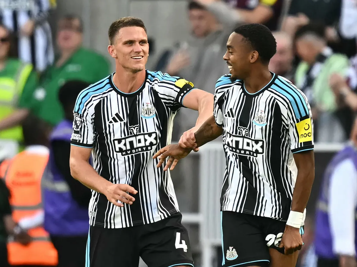 Newcastle United's English midfielder #28 Joe Willock (R) celebrates with Newcastle United's Dutch defender #04 Sven Botman (L) after scoring their second goal during the English Premier League football match between Newcastle United and Liverpool at St James' Park in Newcastle-upon-Tyne, north east England on August 23, 2026. (Photo by Paul ELLIS / AFP) / RESTRICTED TO EDITORIAL USE. No use with unauthorized audio, video, data, fixture lists, club/league logos or 'live' services. Online in-match use limited to 120 images. An additional 40 images may be used in extra time. No video emulation. Social media in-match use limited to 120 images. An additional 40 images may be used in extra time. No use in betting publications, games or single club/league/player publications. /