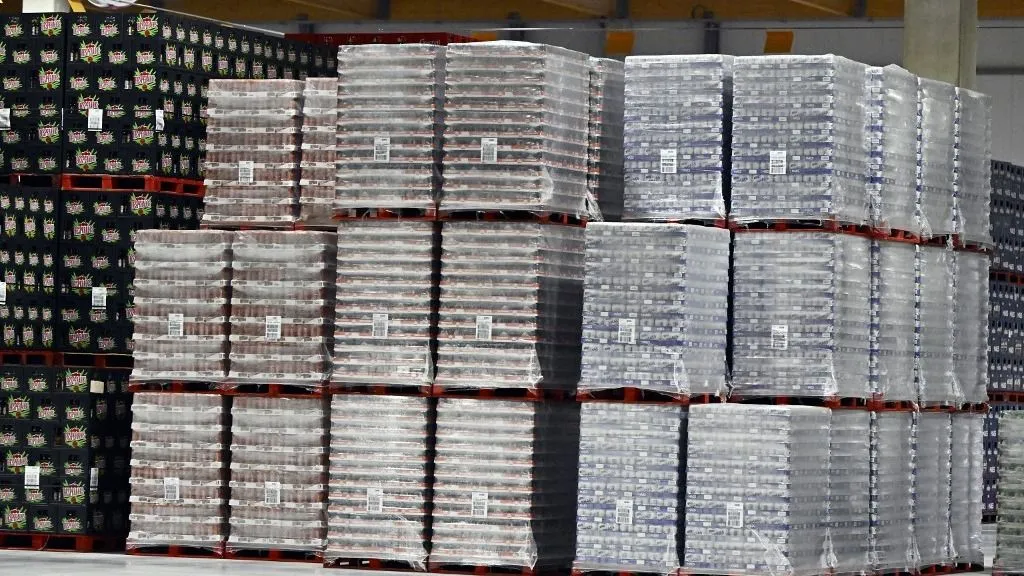 sör, Pallets of crates of beers pictured in the warehouse at a press moment of Belgian brewery Alken-Maes for the opening of a new warehouse, Friday 16 January 2026 in Alken.BELGA PHOTO ERIC LALMAND (Photo by ERIC LALMAND / BELGA MAG / Belga via AFP)