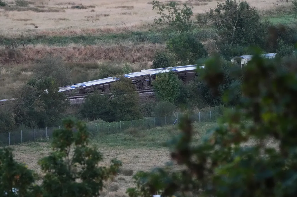 kisiklott vonat, kisiklottvonat, kelet-sussex,