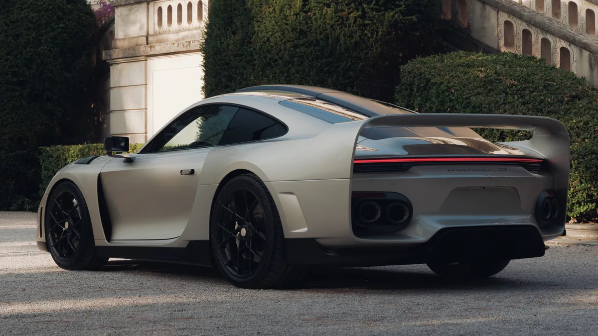 Elkészítették a terepjáró Porsche 911-es aszfaltra optimalizált változatát