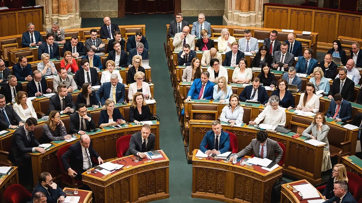 Magyar Péter napirend előtti felszólalásával kezdődik az ülés