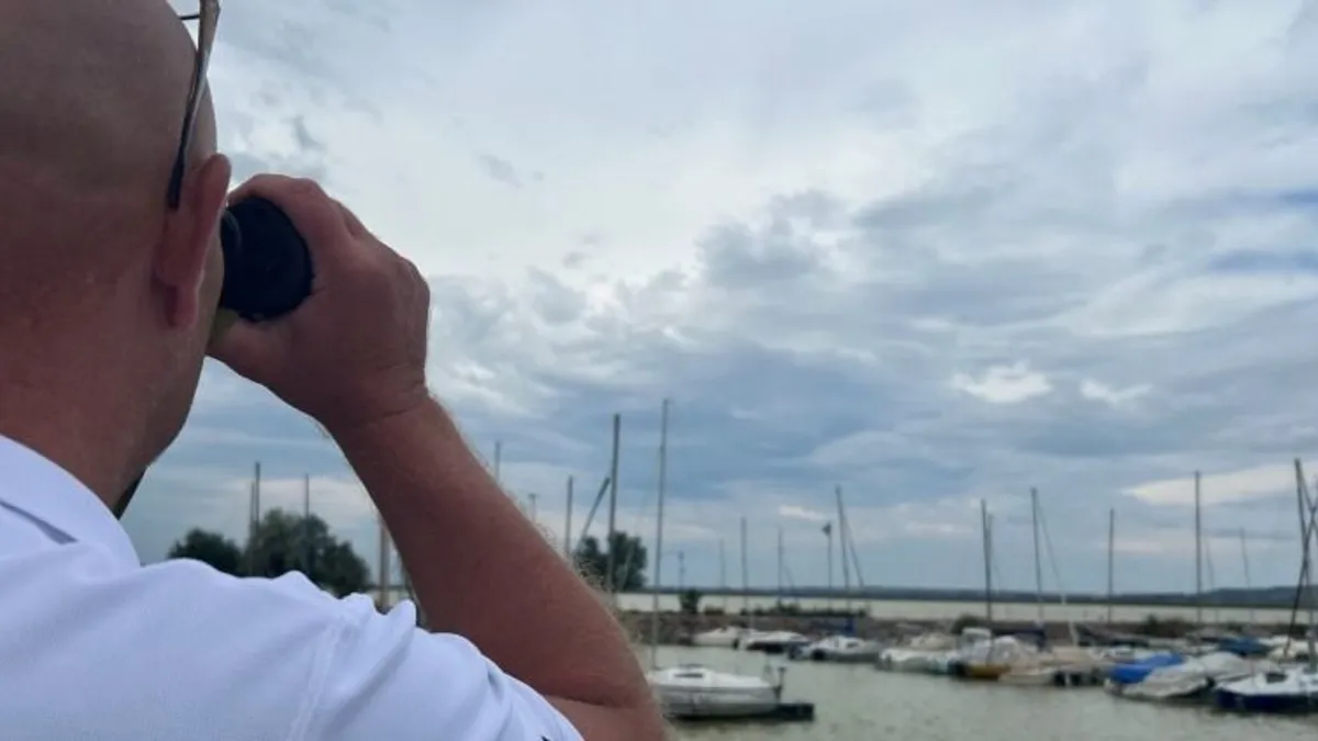 Elsüllyedt egy nő a Velencei-tó iszapjában, egy szolgálaton kívüli vízi rendőr mentette meg