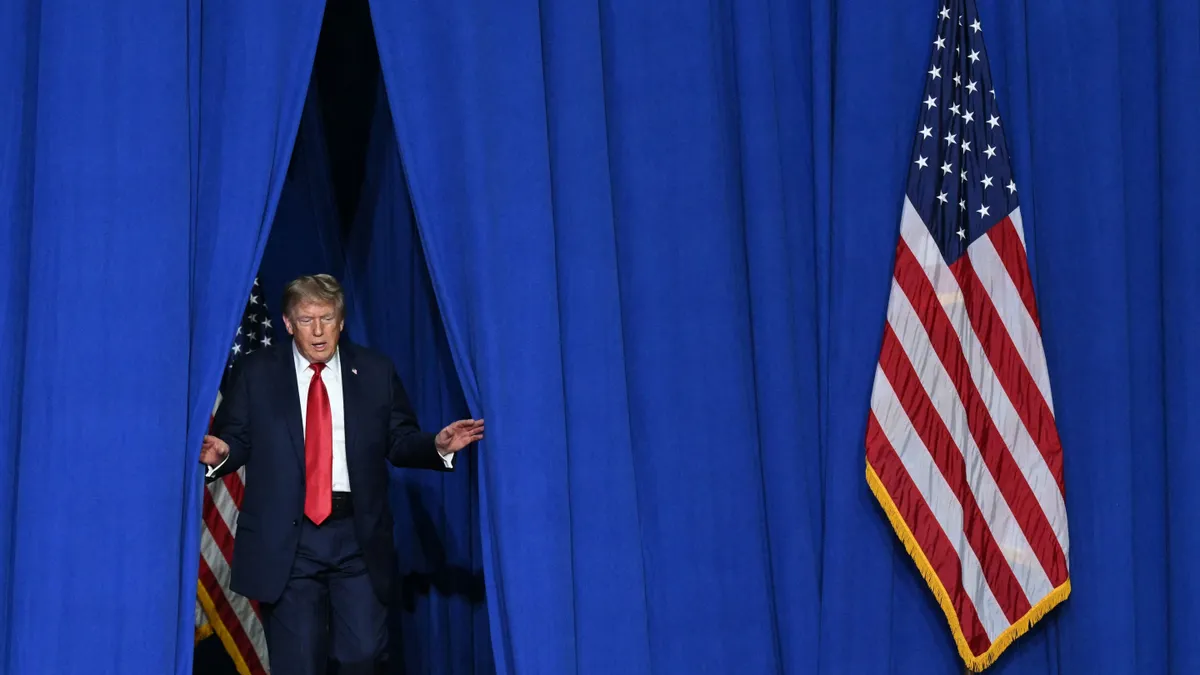 Trump szerint nyitva a Hormuzi-szoros, Zelenszkij Kijevbe hívta Magyar Pétert