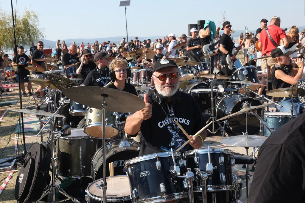 2026.08.15
CITYROCKS – ROCK FLASHMOB SHOW
több száz magyar és külföldi zenész áll össze egyetlen óriászenekarrá