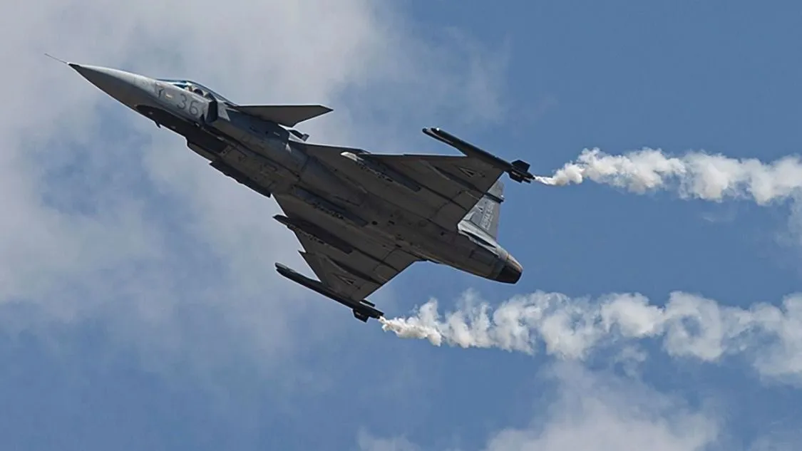Személyesen látogatta meg a Gripen-baleset sérült pilótáját a magyar köztársasági elnök, Baka András, a Magyar Honvédség főparancsnoka.