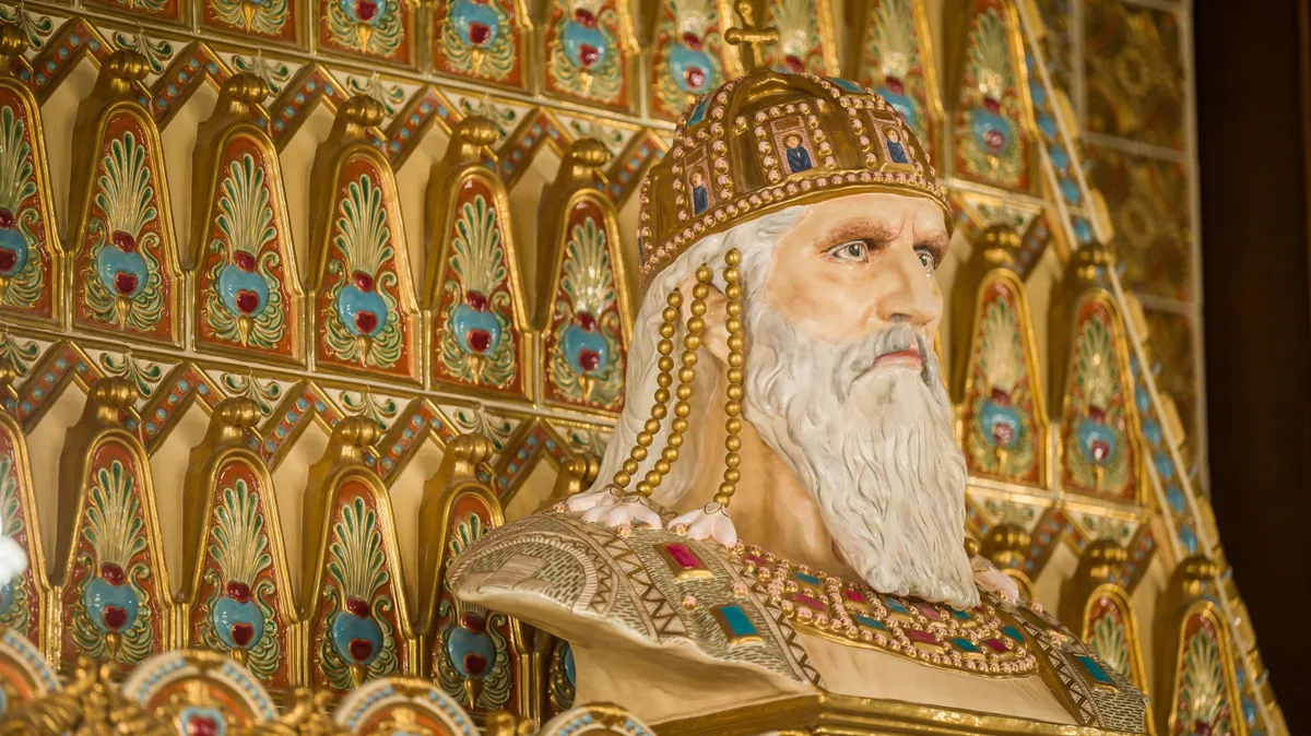 a történelmi kvízben szereplő szent istván király szobra
