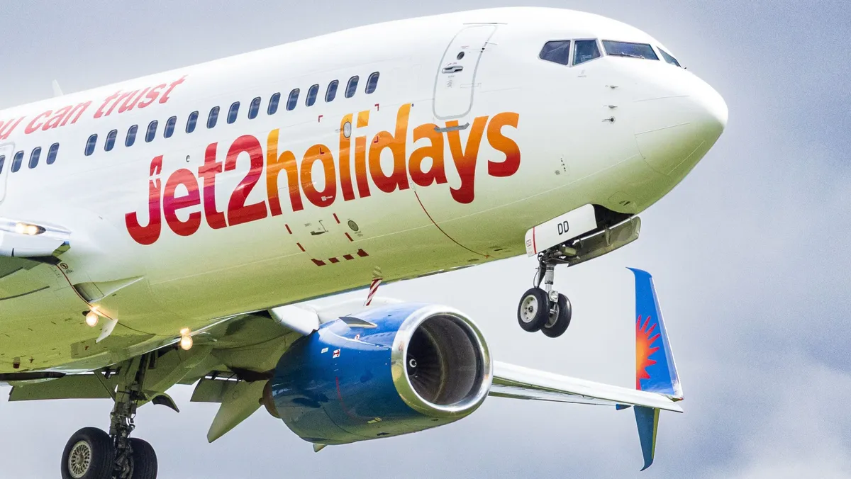 Rosszul lett kislányuk, külföldön hagyta őket a Jet2.