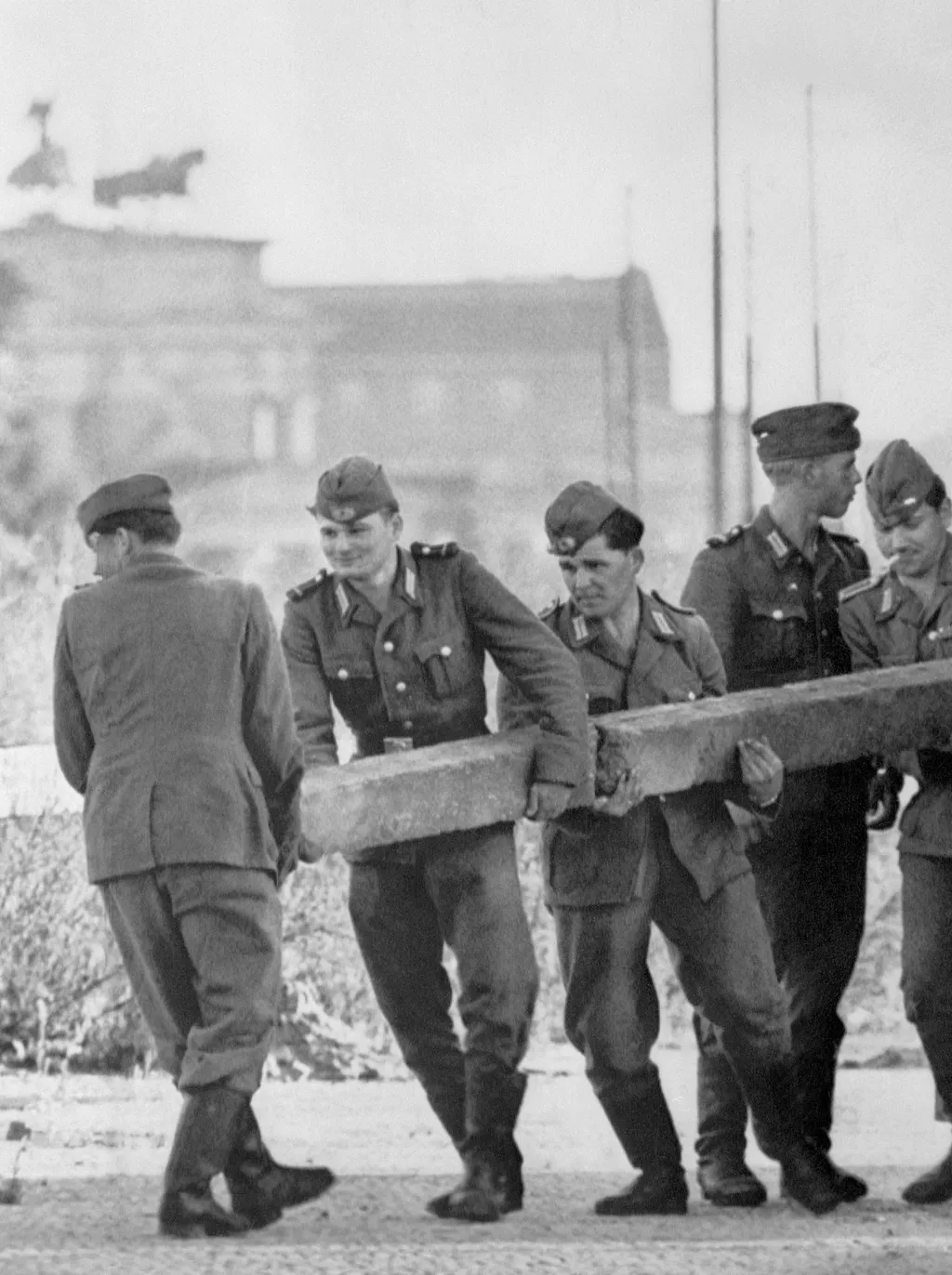 a berlini fal építése, berlinifalépítése
