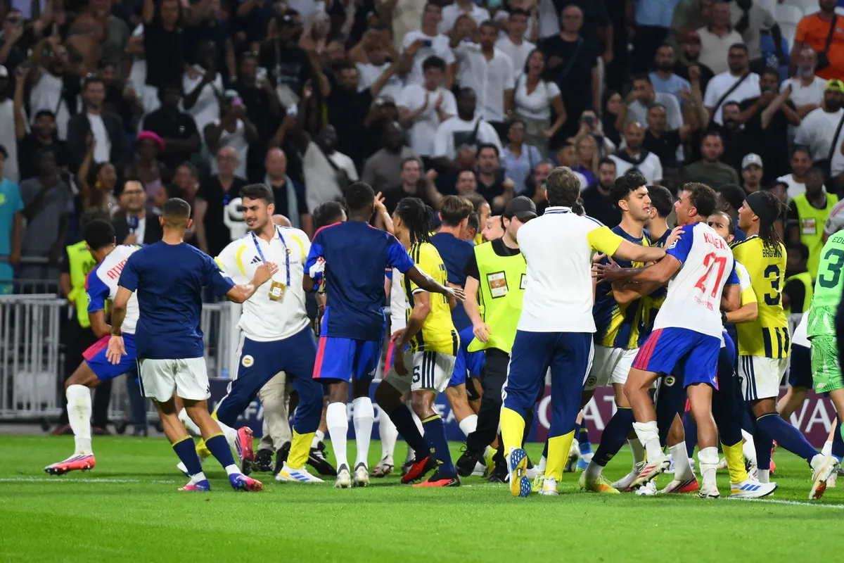 Nem akármilyen botránnyal ért véget a Lyon-Fenerbahce mérkőzés