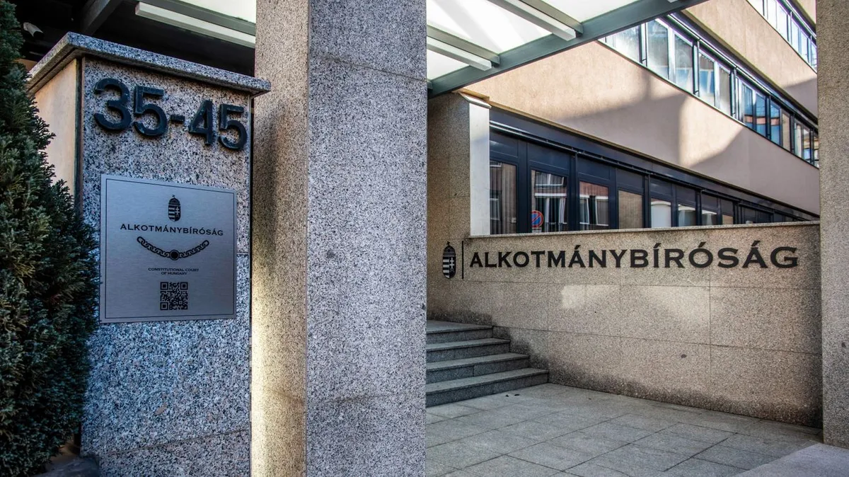 Sulyok Tamásnak a köztársasági elnöki megbízatás megszűnésével, a képviselői cikluskorláttal és az alkotmánybírói korhatárral kapcsolatos utólagos normakontroll-indítványok az augusztus 17-i teljes ülésen szerepelnek ismét az Alkotmánybíróság előtt (Fotó: Ladóczki Balázs)