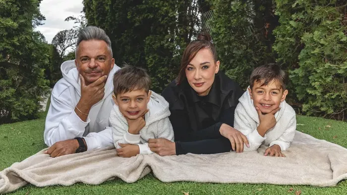 Cooky hazatért Franciaországba a családjával: gyász nehezíti a nyaralást