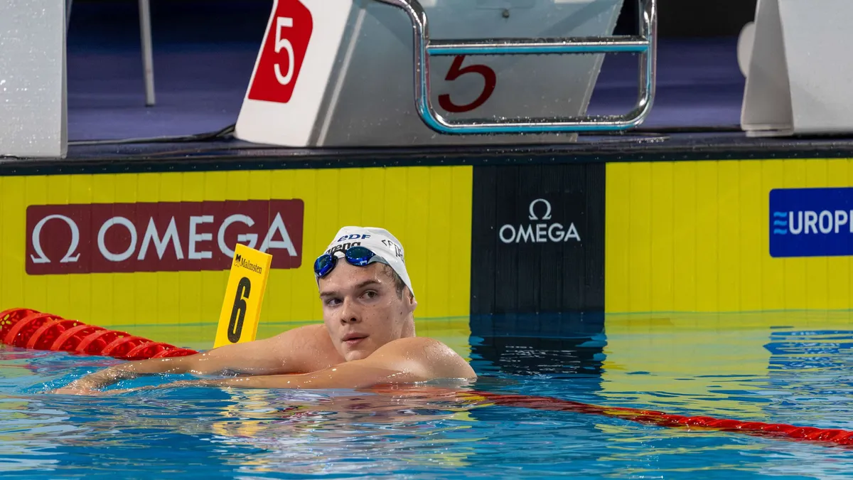 Kós Hubert rengeteget melózik a párizsi úszó-Eb-n