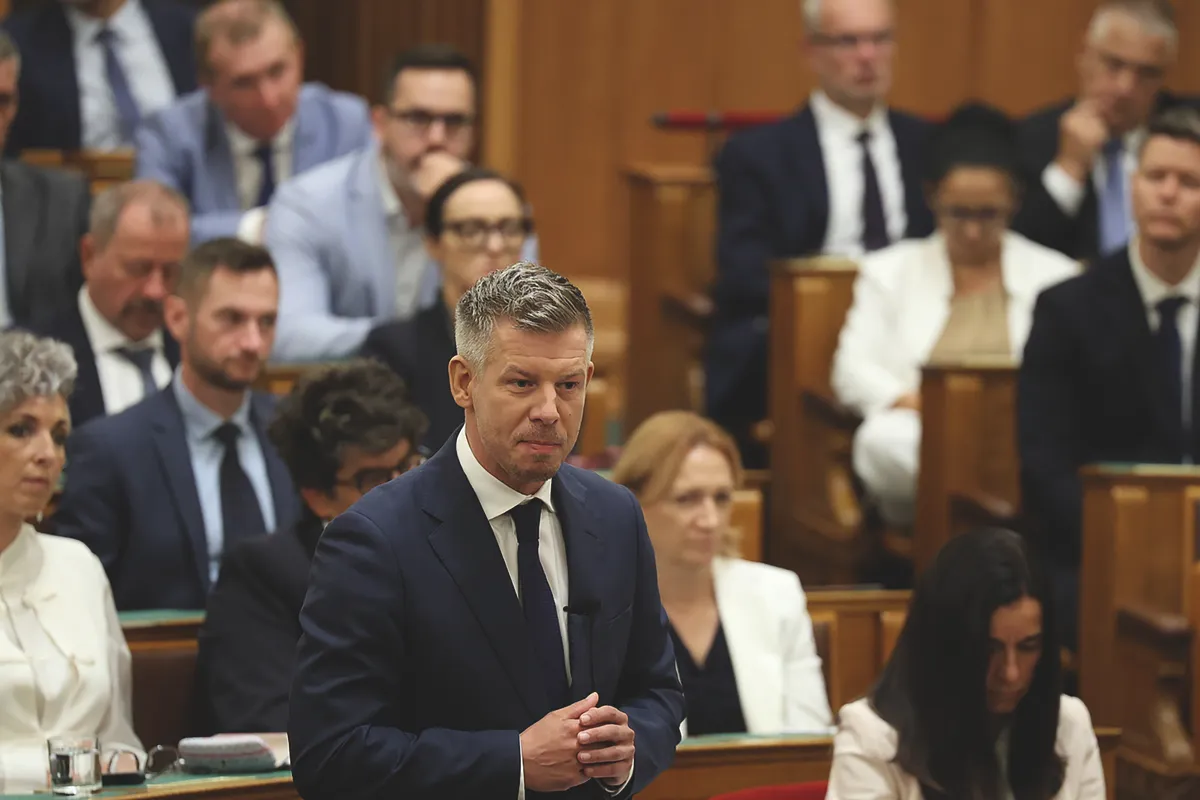 Parlament, az Országgyűlés plenáris ülése, Országgyűlésplenárisülés, 2026.08.28.Magyar Péter, MagyarPéter rendőr