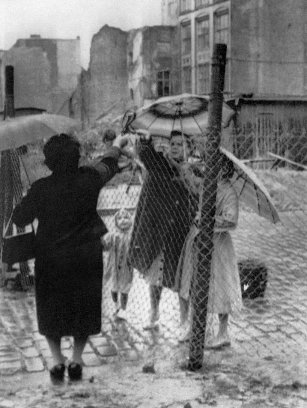 a berlini fal építése, berlinifalépítése