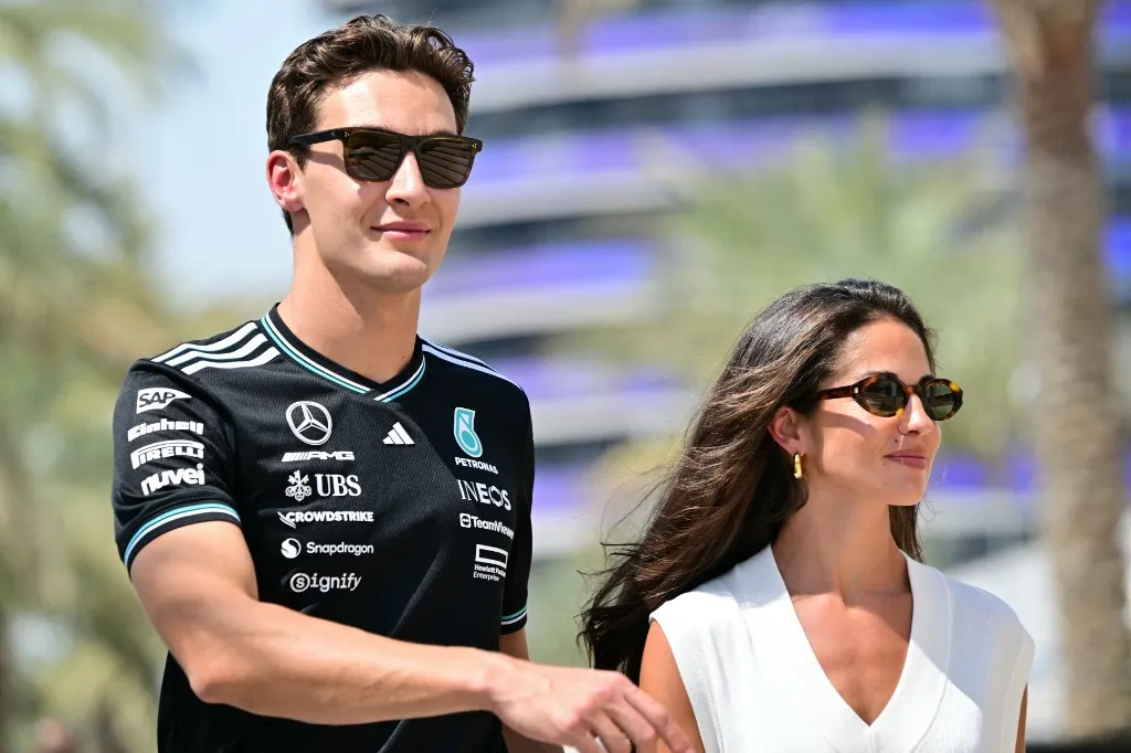 A Mercedes sztárja, George Russell megkérte szerelme kezét