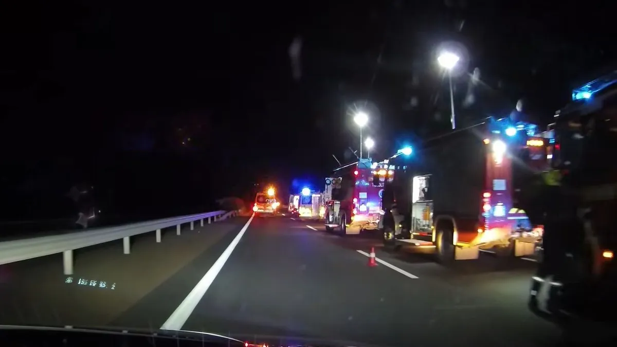 Magyar Péter: 12 halottja van az M3-as buszbalesetnek