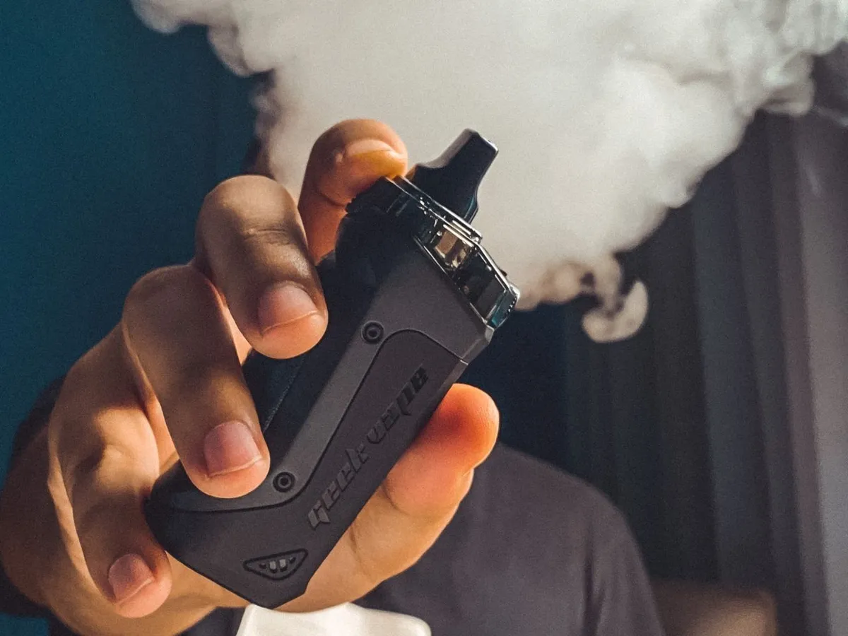 Az illegális vape-ek már Európa piacának jelentős részét uralják. A hamis elektromos cigaretták milliárdos károkat okoznak.