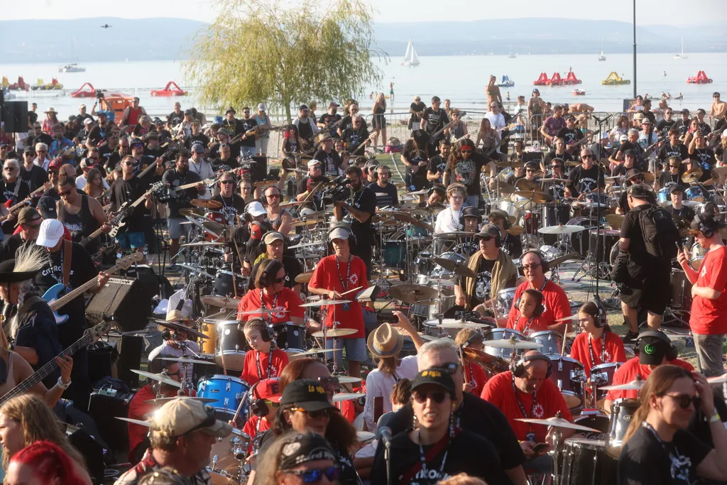 2026.08.15
CITYROCKS – ROCK FLASHMOB SHOW
több száz magyar és külföldi zenész áll össze egyetlen óriászenekarrá
