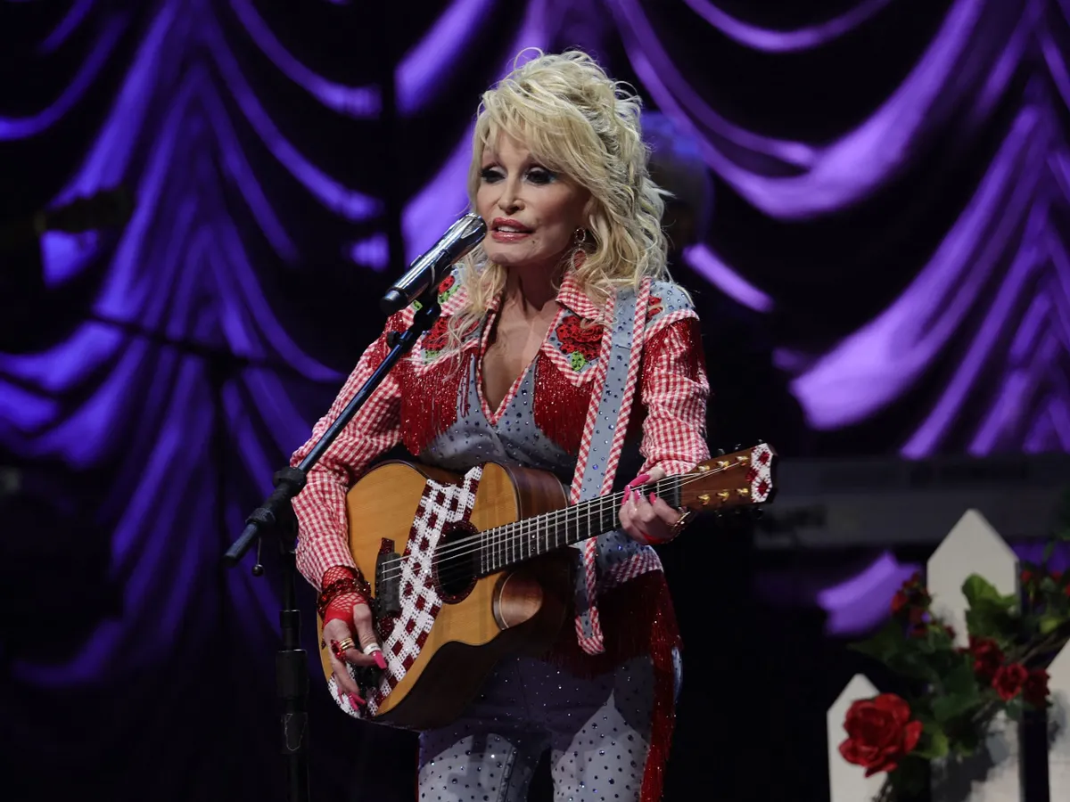 Dolly Parton, DollyParton,
AUSTIN, TEXAS - MARCH 18: Dolly Parton performs on stage at ACL Live during Blockchain Creative Labs Dollyverse event at SXSW during the 2022 SXSW Conference and Festivals on March 18, 2022 in Austin, Texas. Michael Loccisano/Getty Images for SXSW/AFP (Photo by Michael loccisano / GETTY IMAGES NORTH AMERICA / Getty Images via AFP)