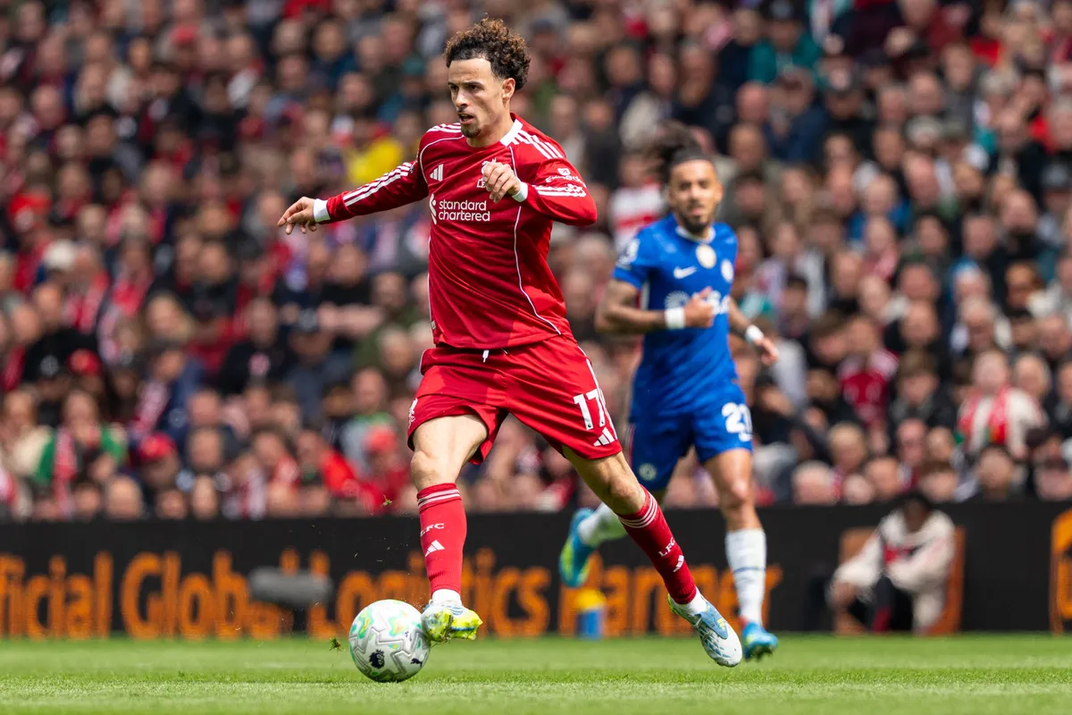 Curtis Jones leléphet Liverpoolból