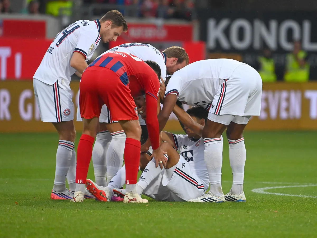 Jamal MUSIALA (FC Bayern Munich) breaks down again, unconscious, Soccer Friendly Match / 1.FC Heidenheim - FC FC Bayern Munich at August 18, 2025, VOITH ARENA. ?SVEN SIMON Photo Agency GmbH & Co. Press Photo KG # Seidlhofstr.10 # 85540 Haar # GLS Bank I (Photo by Frank Hoermann / SVEN SIMON / SVEN SIMON / dpa Picture-Alliance via AFP)