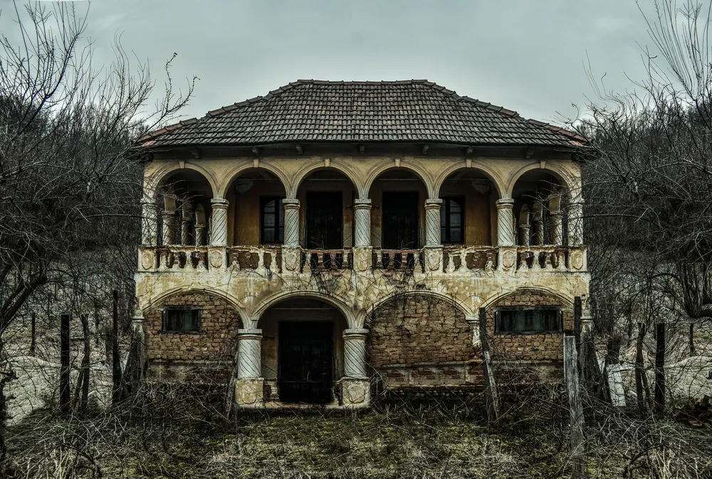 Elhagyatott elmegyógyintézet Poveglia szigetén
