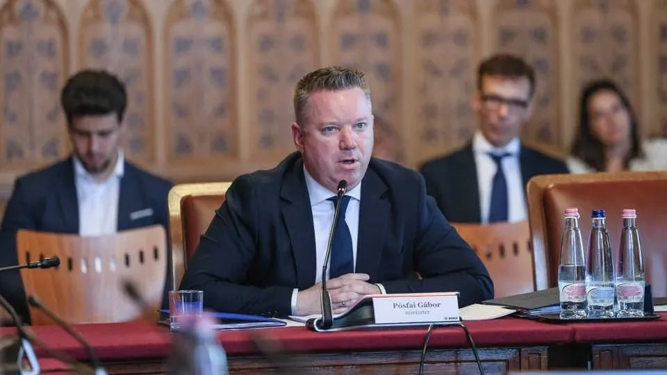 Pósfai Gábor felmentette Bozóky Alexet a Nemzeti Kommunikációs Hivatal éléről (Fotó: Facebook/Pósfai Gábor)